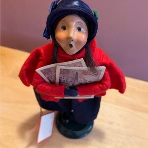 Byers Choice LTD Salvation Army Caroler 1995 with Tag - SIGNED Piece